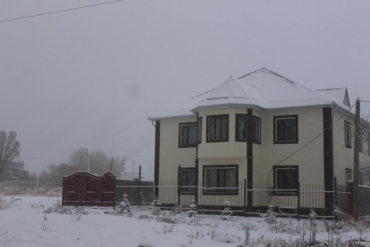 Mount Yard Karakol Hotel Exterior photo