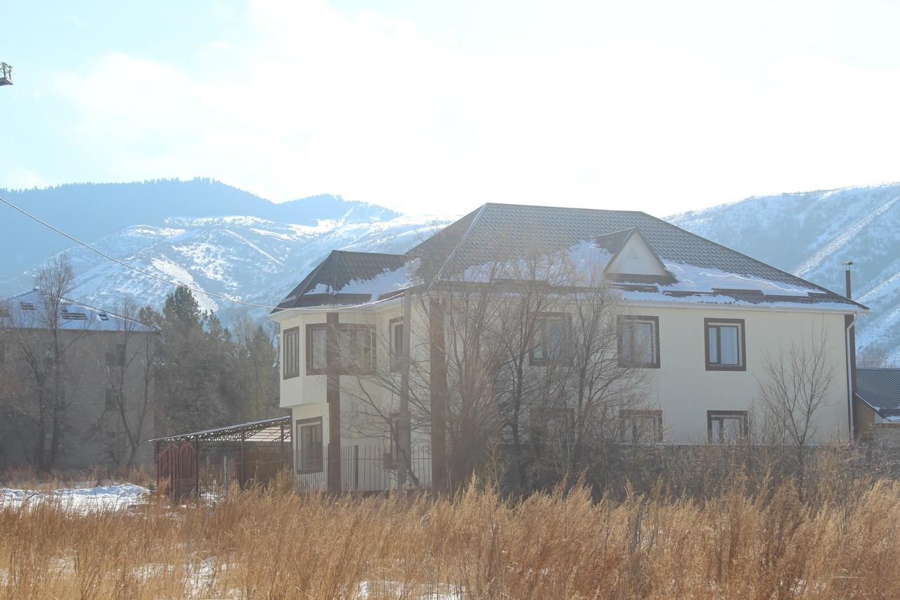 Mount Yard Karakol Hotel Exterior photo