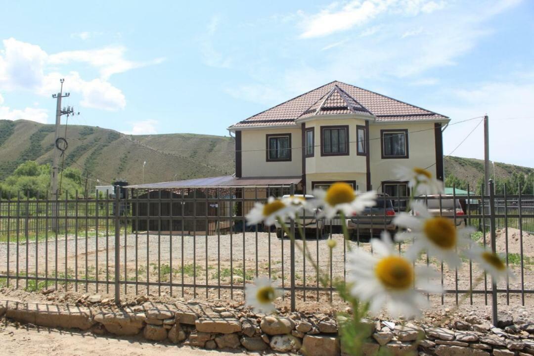 Mount Yard Karakol Hotel Exterior photo